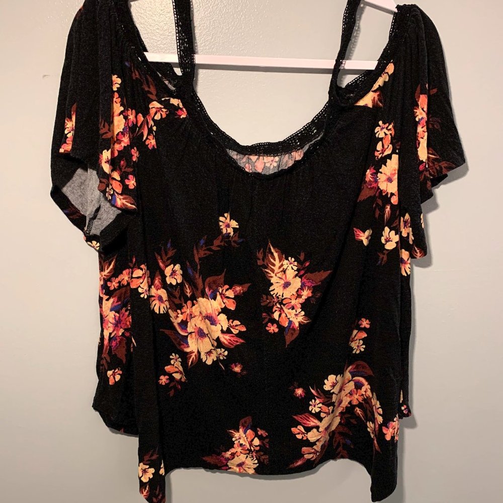 Off-Shoulder Blouse - Picture 2 of 4